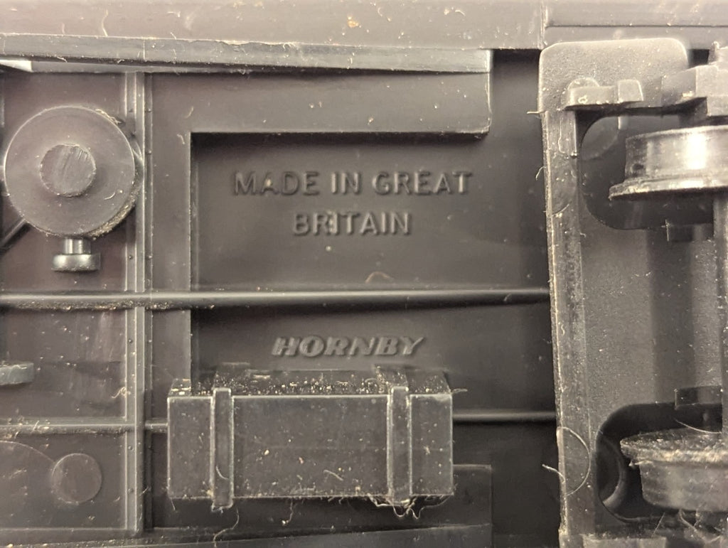Hornby OO Gauge LNER Gresley Teak Brake Coach