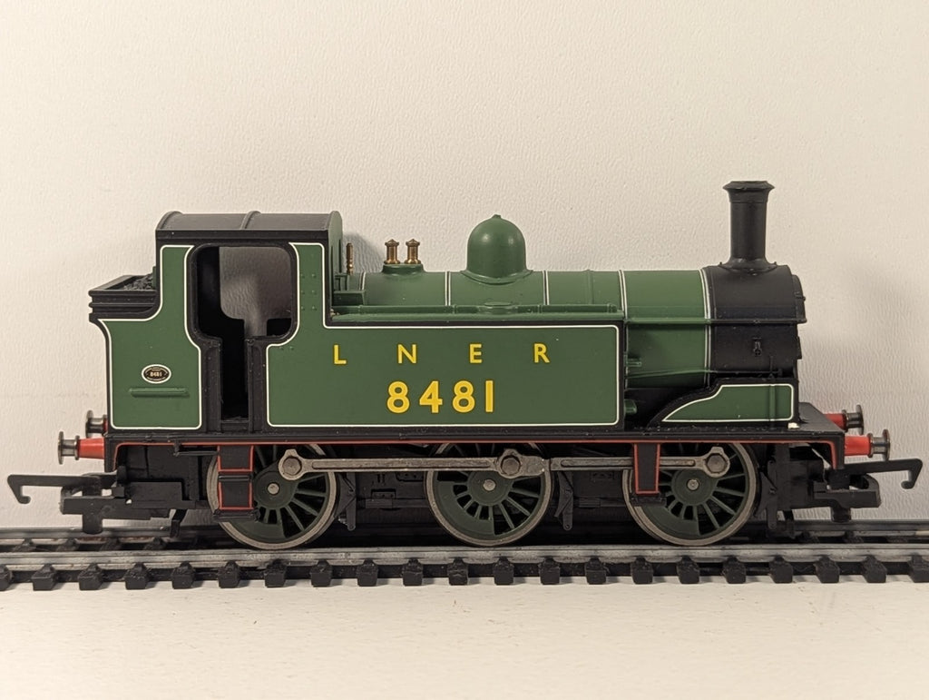 Hornby R2164A OO Gauge Class J83 0-6-0T LNER 8481 Apple Green
