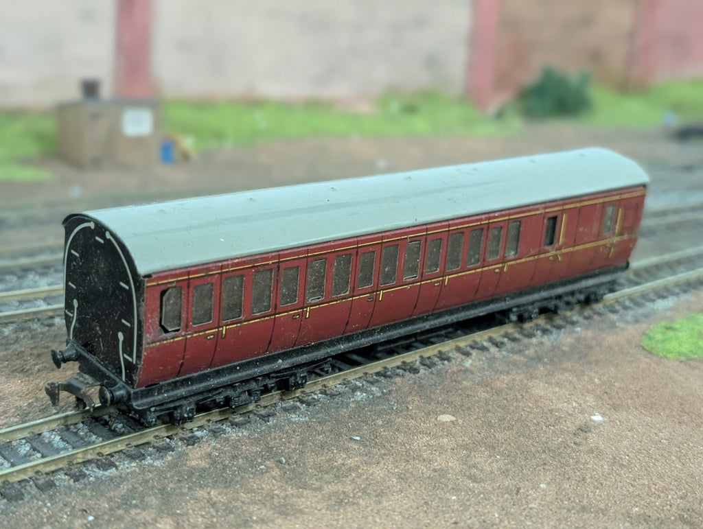 Hornby Dublo 4022 OO Gauge BR Mk1 Suburban Brake 2nd Maroon