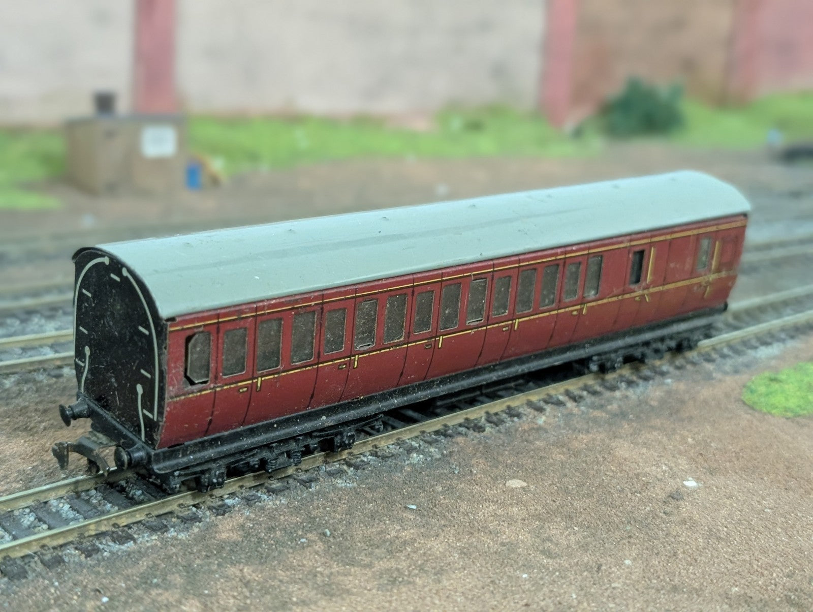 Hornby Dublo 4022 OO Gauge BR Mk1 Suburban Brake 2nd Maroon