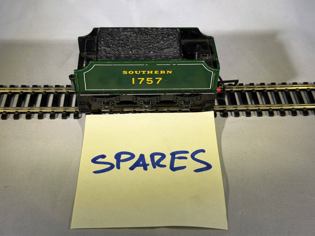 Hornby OO Gauge Southern Railway 6-Wheel Tender 1757 Southern Green