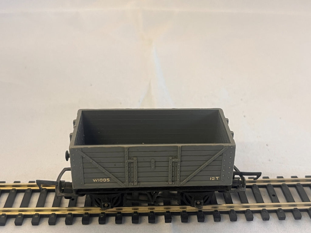 Tri-ang R10 OO Gauge 12 Ton Open Goods Truck Grey