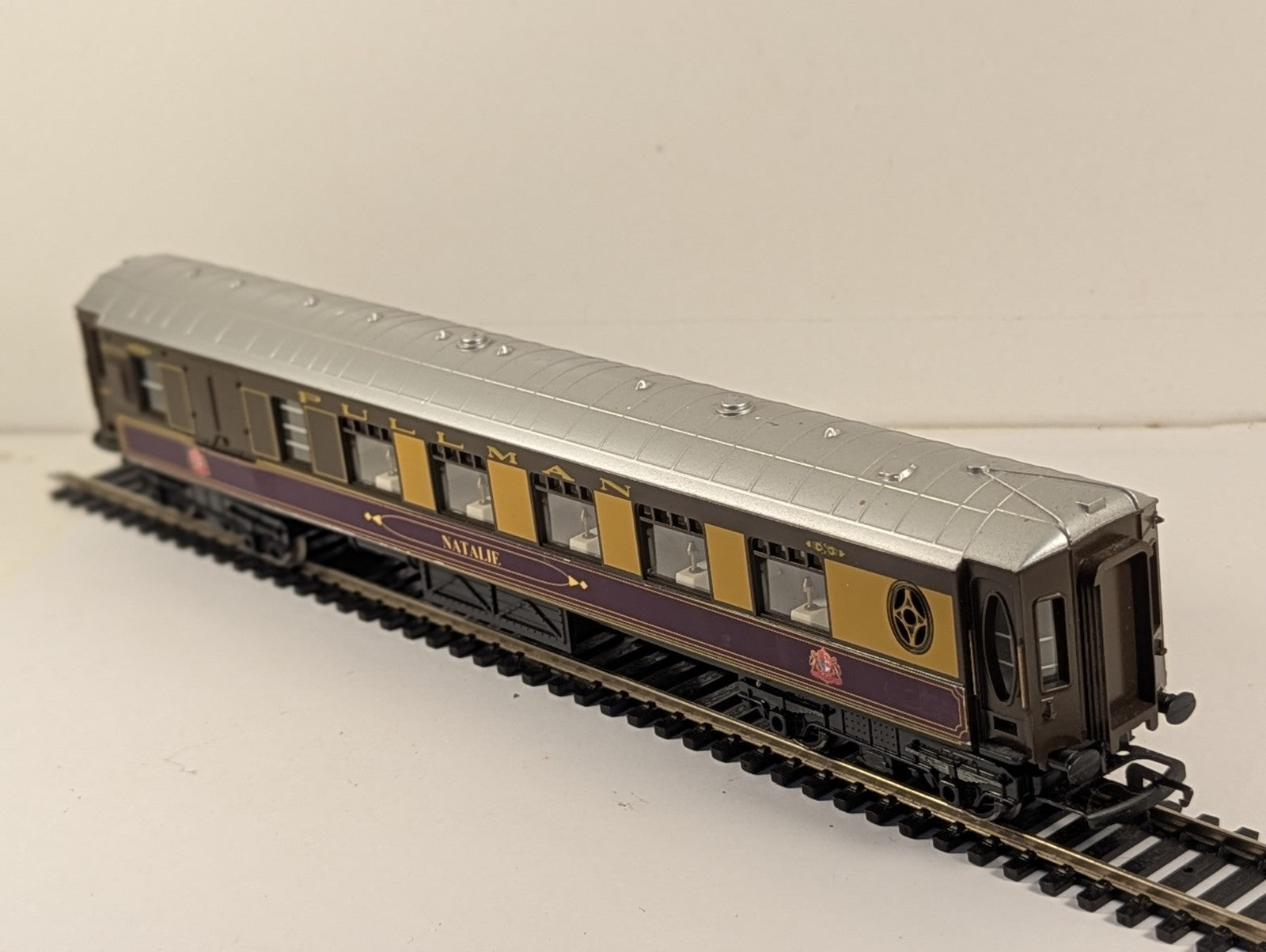 Hornby OO Gauge Pullman Brake Coach Natalie