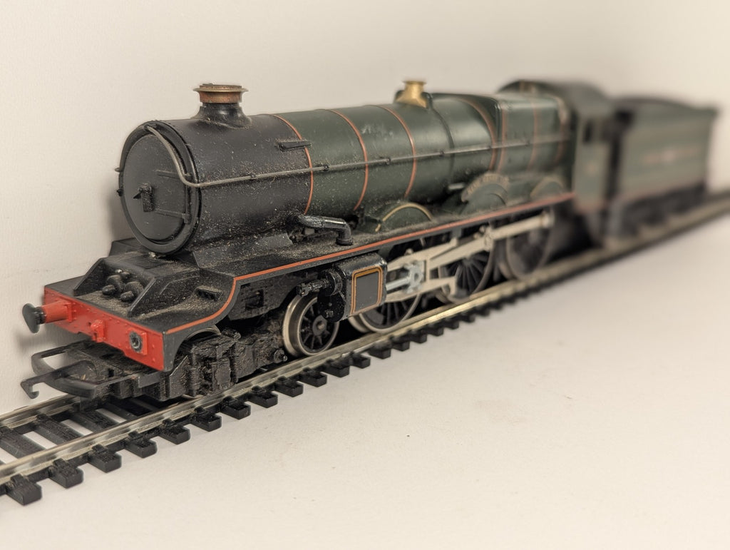 Hornby OO Gauge GWR King Class 4-6-0 'King Henry VIII' Locomotive 6013 GWR Green