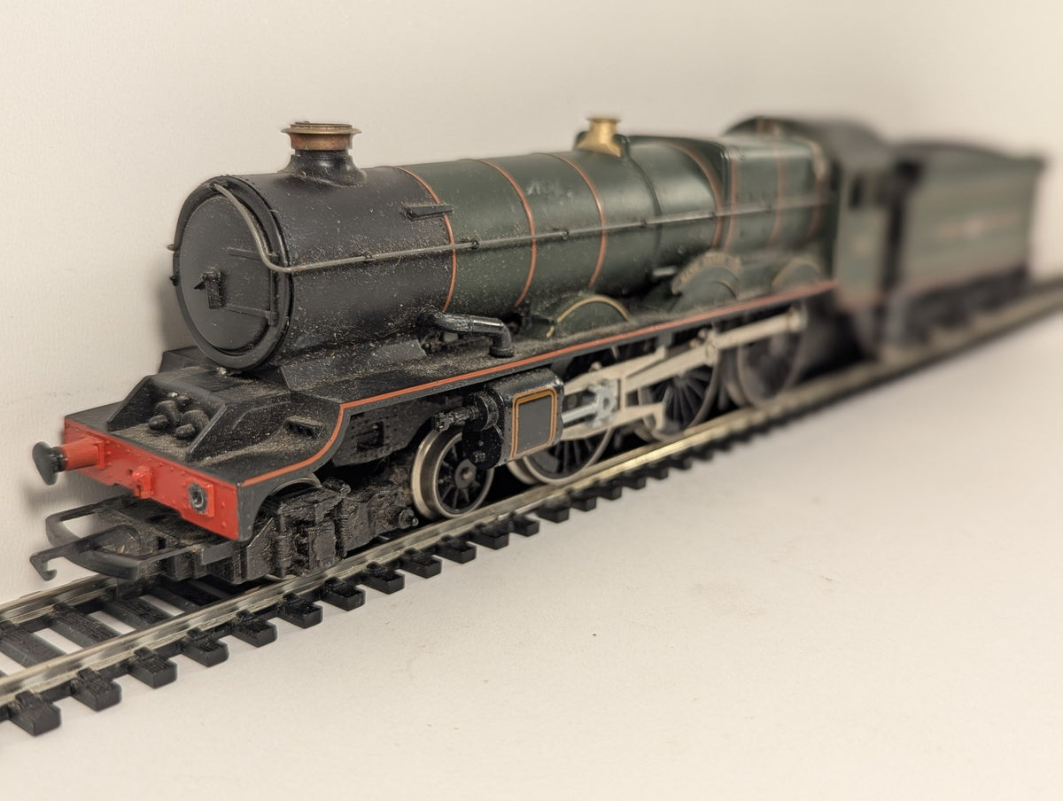 Hornby OO Gauge GWR King Class 4-6-0 'King Henry VIII' Locomotive 6013 GWR Green