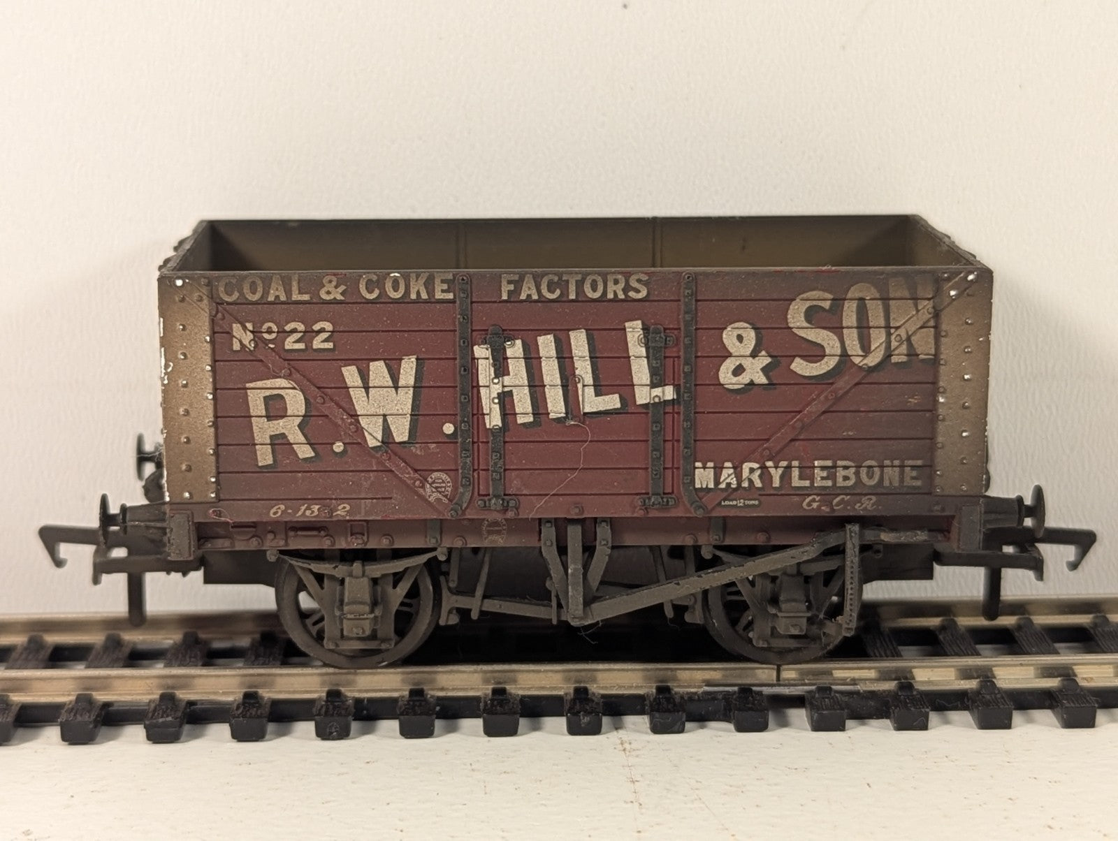 Bachmann Branchline 37-162 8 Plank Wagon “R.W. Hill & Son” Weathered