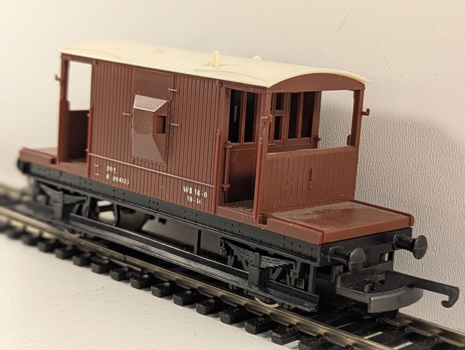 Lima L305620 British Rail 20 Ton Brake Van