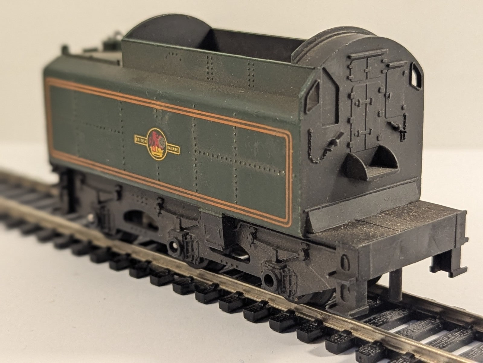 Tri-ang OO Gauge BR Green 6-Wheel Tender for a Britannia Class