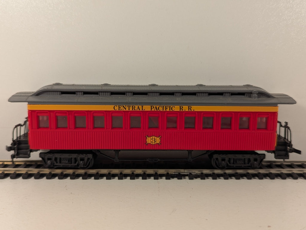 Bachmann 72924 HO Gauge Central Pacific 47ft Old Time Coach - Boxed