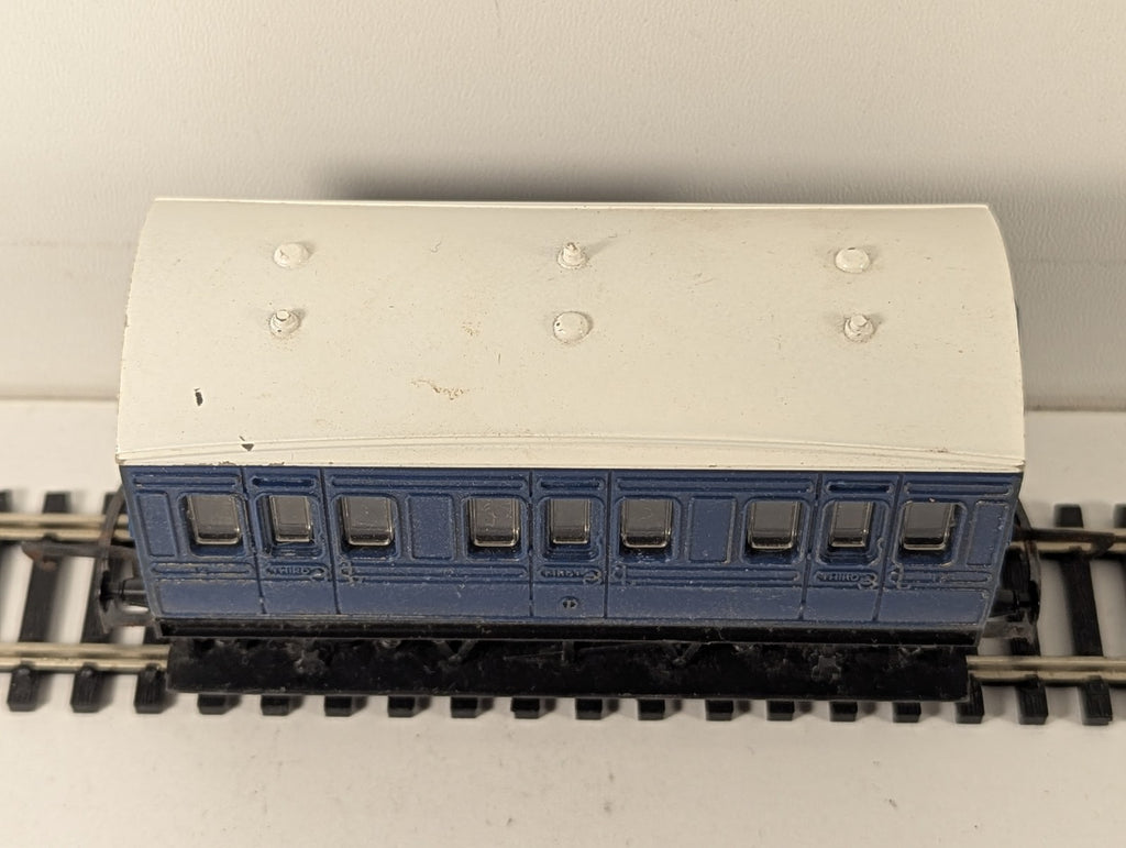 Hornby OO Gauge 4-Wheel Composite Coach Passenger Coach 12 Blue