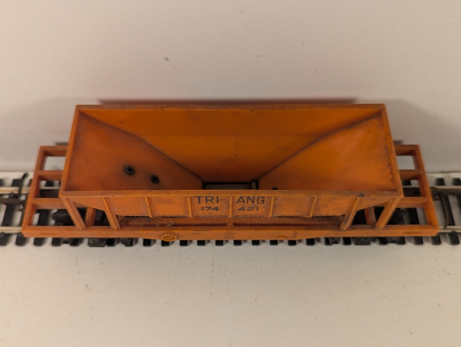 Tri-ang Railways R111 Operating Hopper Car Orange OO Gauge