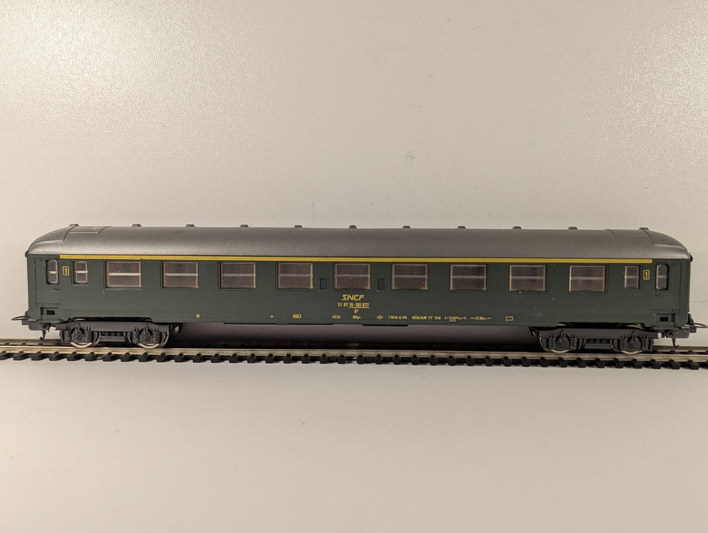 Lima HO Gauge SNCF 1st Class Coach Passenger Coach 51 87 10-181 677 SNCF Green