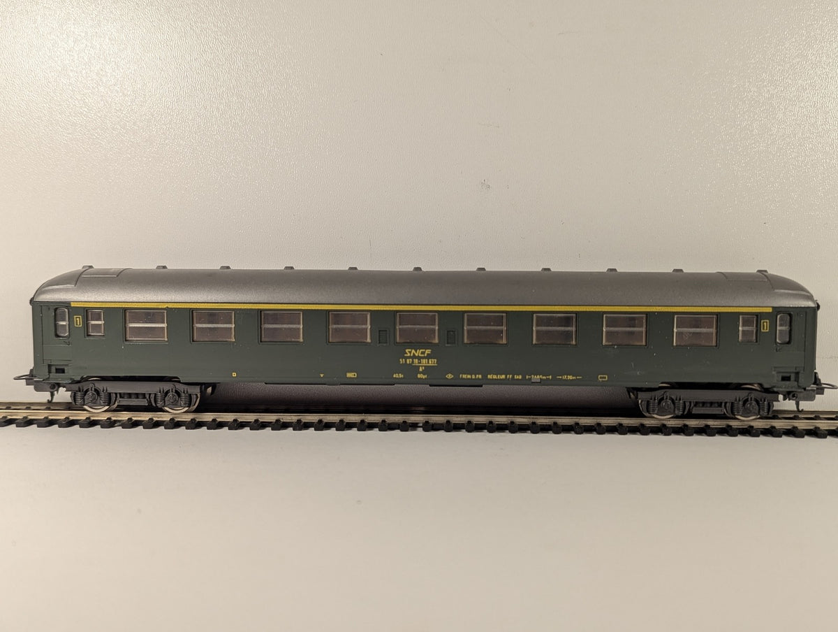 Lima HO Gauge SNCF 1st Class Coach Passenger Coach 51 87 10-181 677 SNCF Green