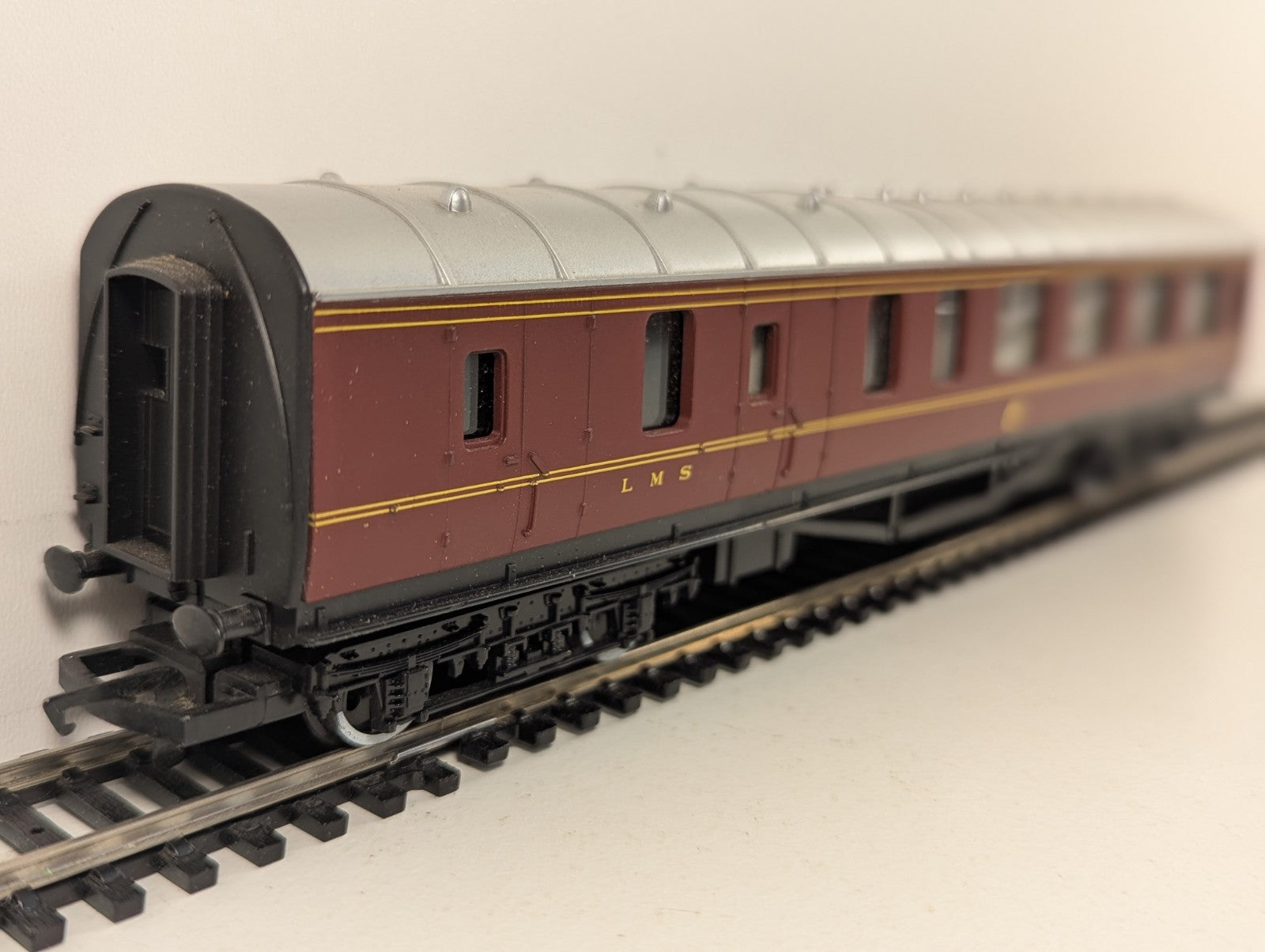 Hornby R423 LMS Corridor Brake Third Coach