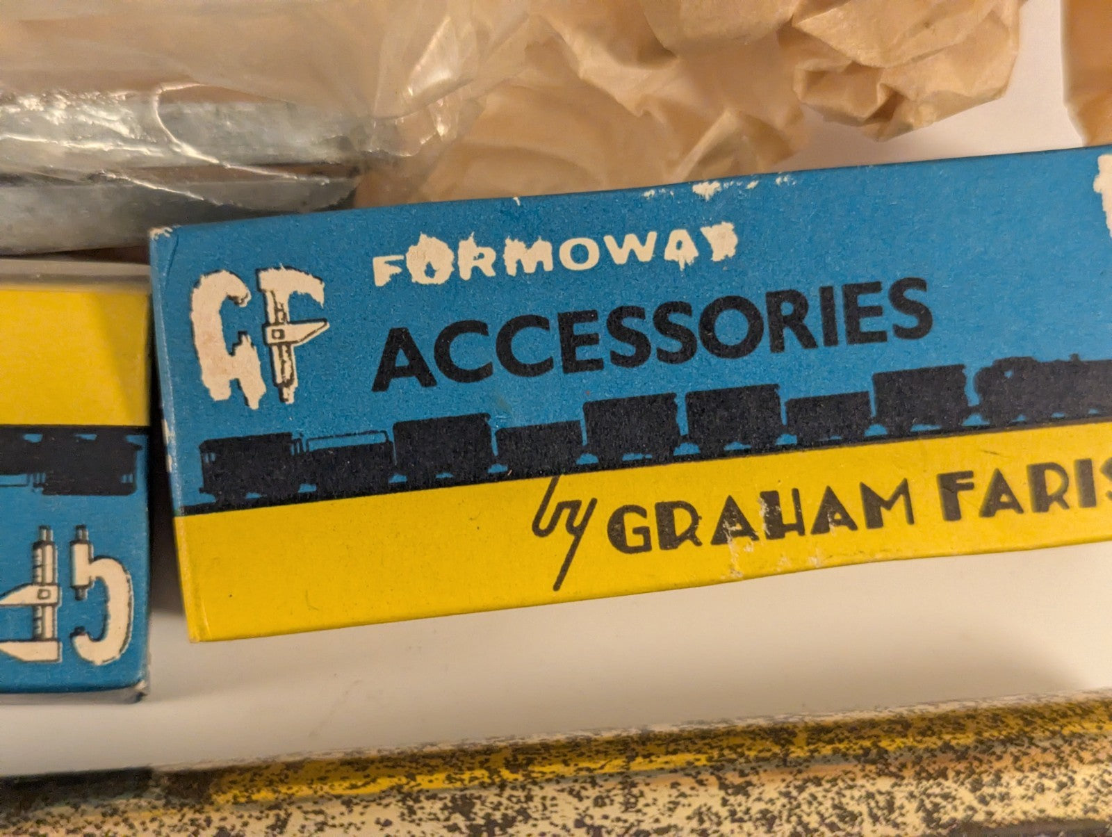 Graham Farish Suburban Model Railway Coach Kit