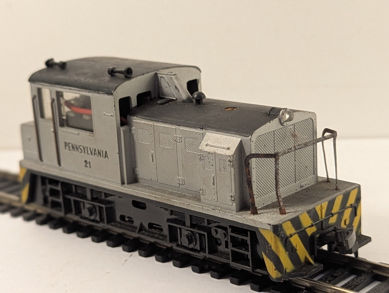 Mehano HO Scale Plymouth Diesel Switcher Pennsylvania 21 - Faulty