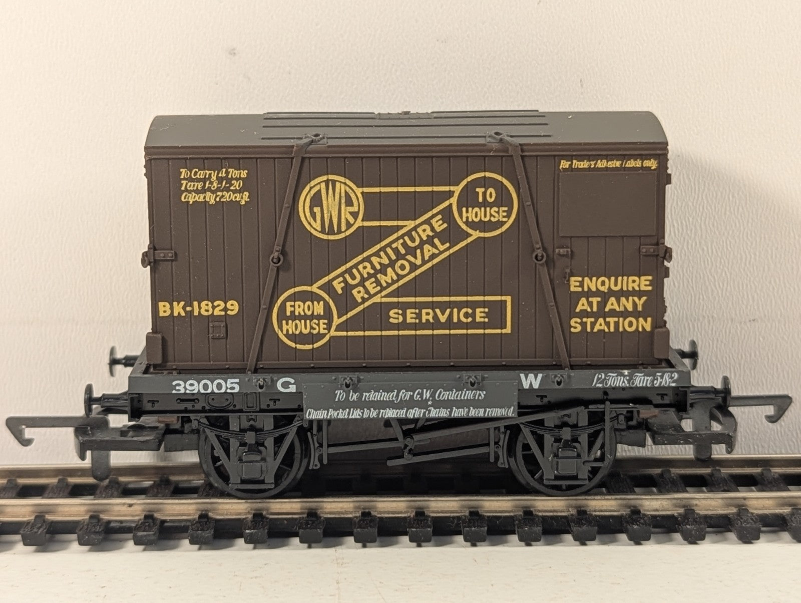 Airfix GMR 54331-8 Conflat with G.W.R. Door to Door Container