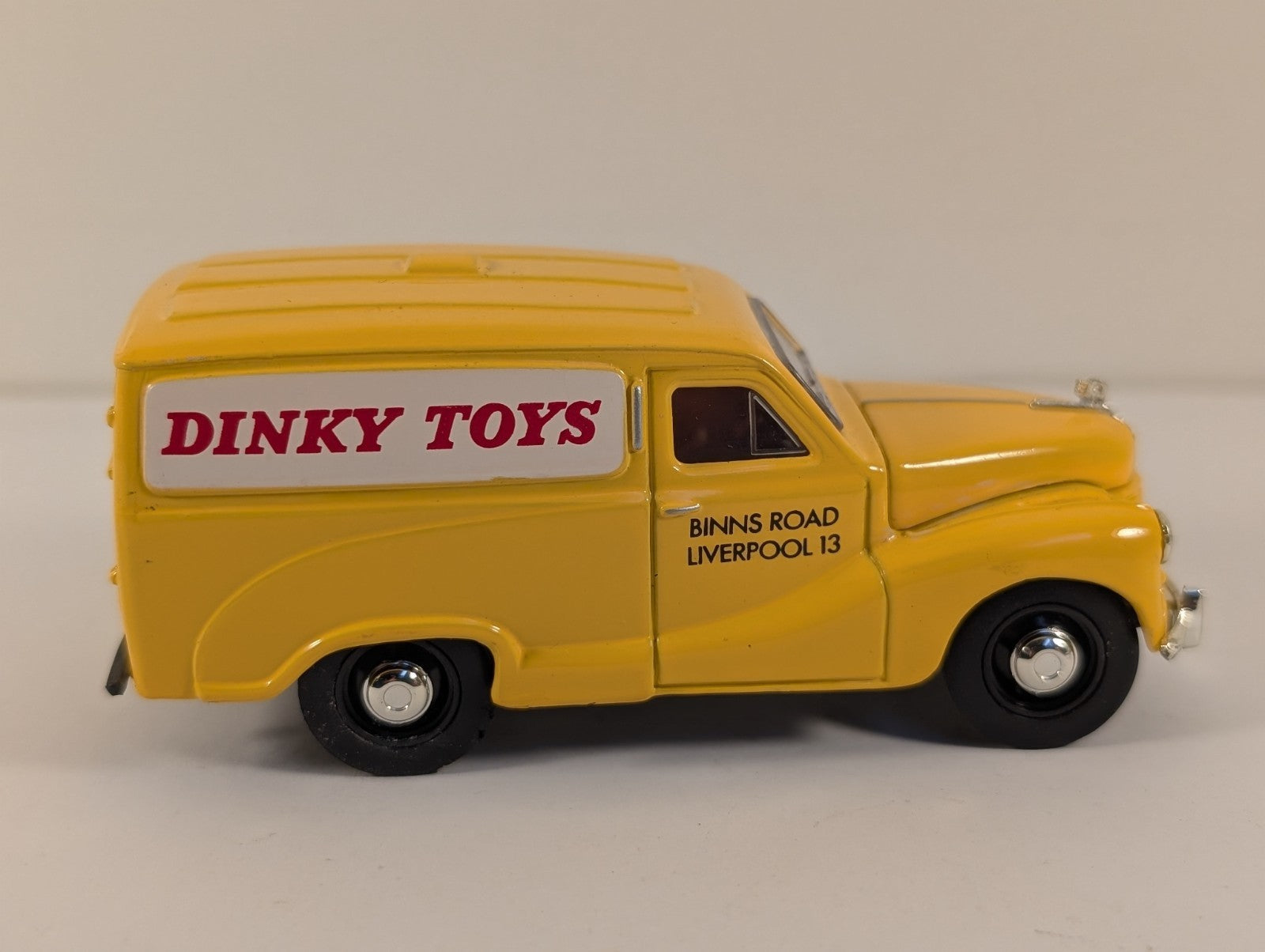 Matchbox Dinky Collection 1953 Austin A40 Van