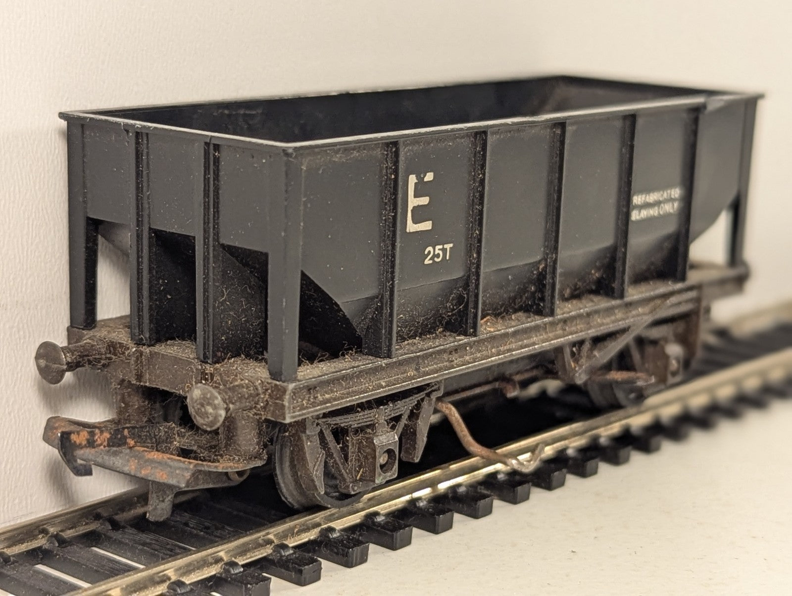 Tri-ang OO Gauge 25 Ton Hopper Wagon 'Prefabricated Relaying Only'