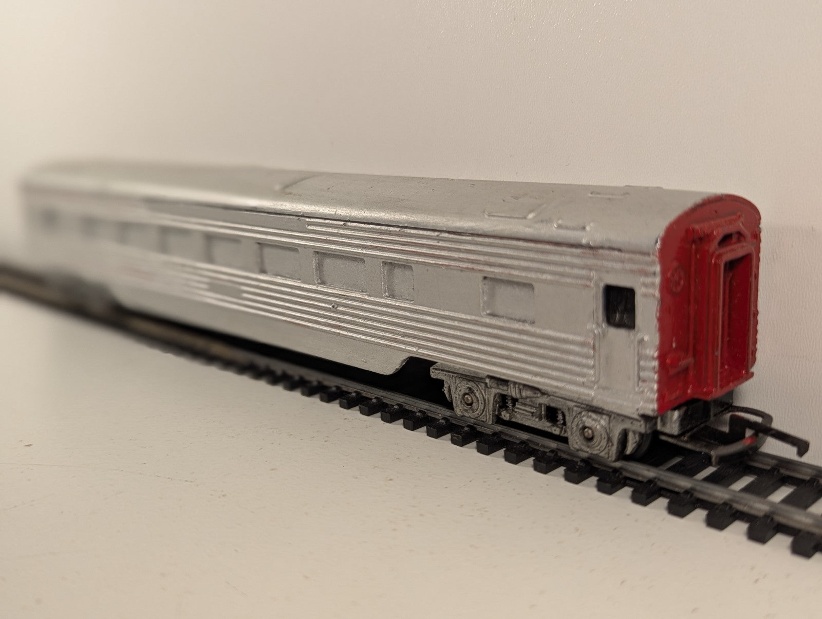 Tri-ang R24 OO Gauge Silver Transcontinental Passenger Car