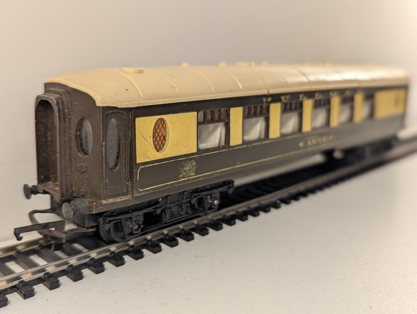 Tri-ang Hornby R228 OO Gauge Pullman Coach 'Anne'