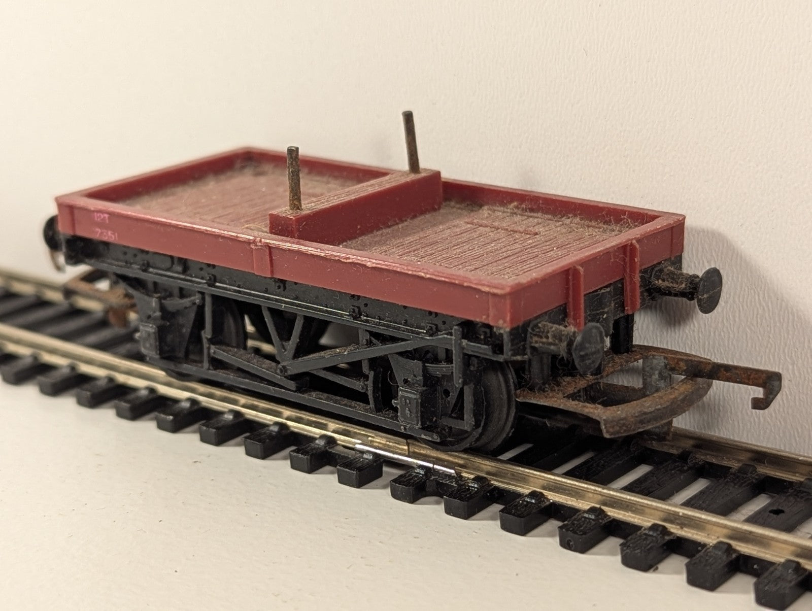 Tri-ang R17 BR 12-Ton Bolster Wagon B913011 – OO Gauge