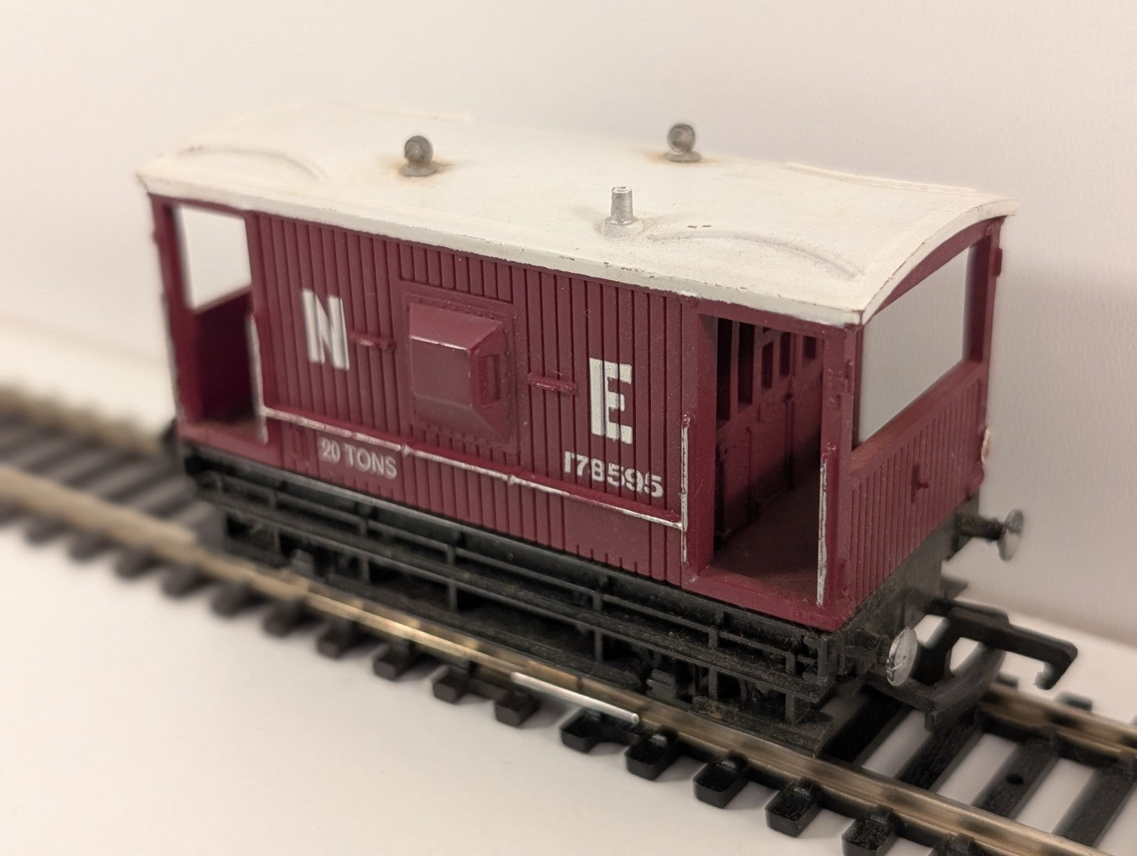 Mainline 37-140 OO Gauge 20-Ton Brake Van No.178595
