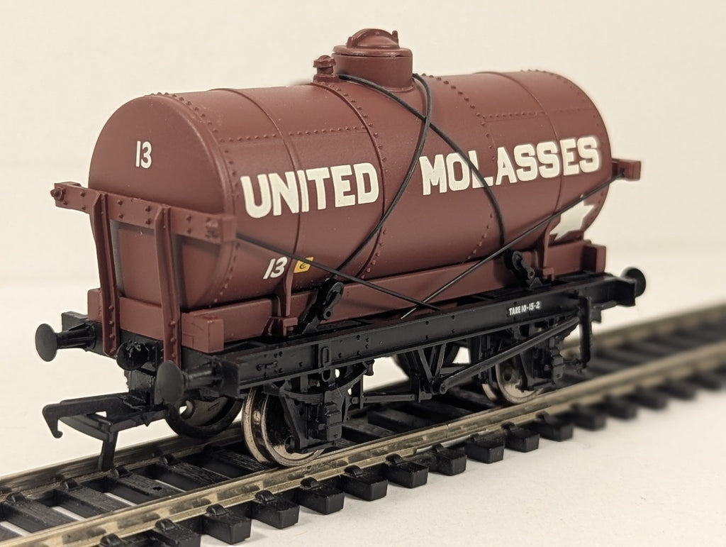 Bachmann OO Gauge 14 Ton Tank Wagon with Large Filler United Molasses 13 37-678