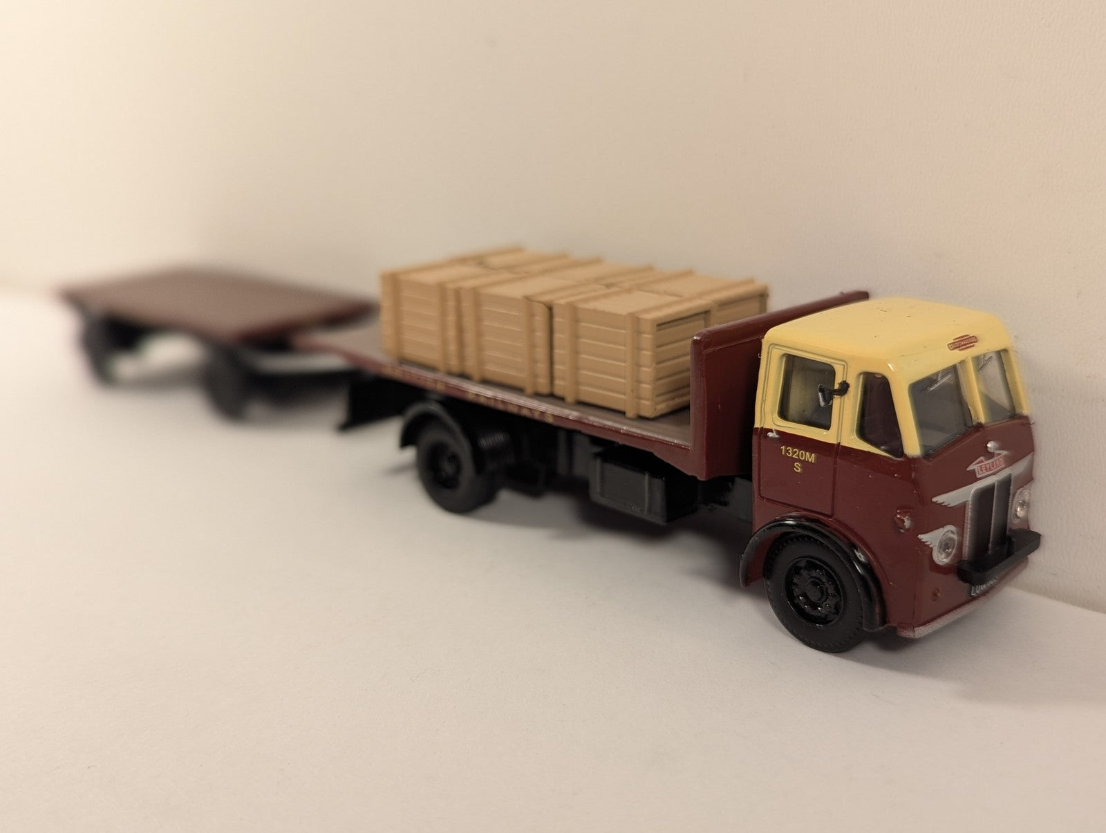 B-T Models 1:76 Leyland Beaver & Drawbar Trailer Die-cast Vehicle 1320M
