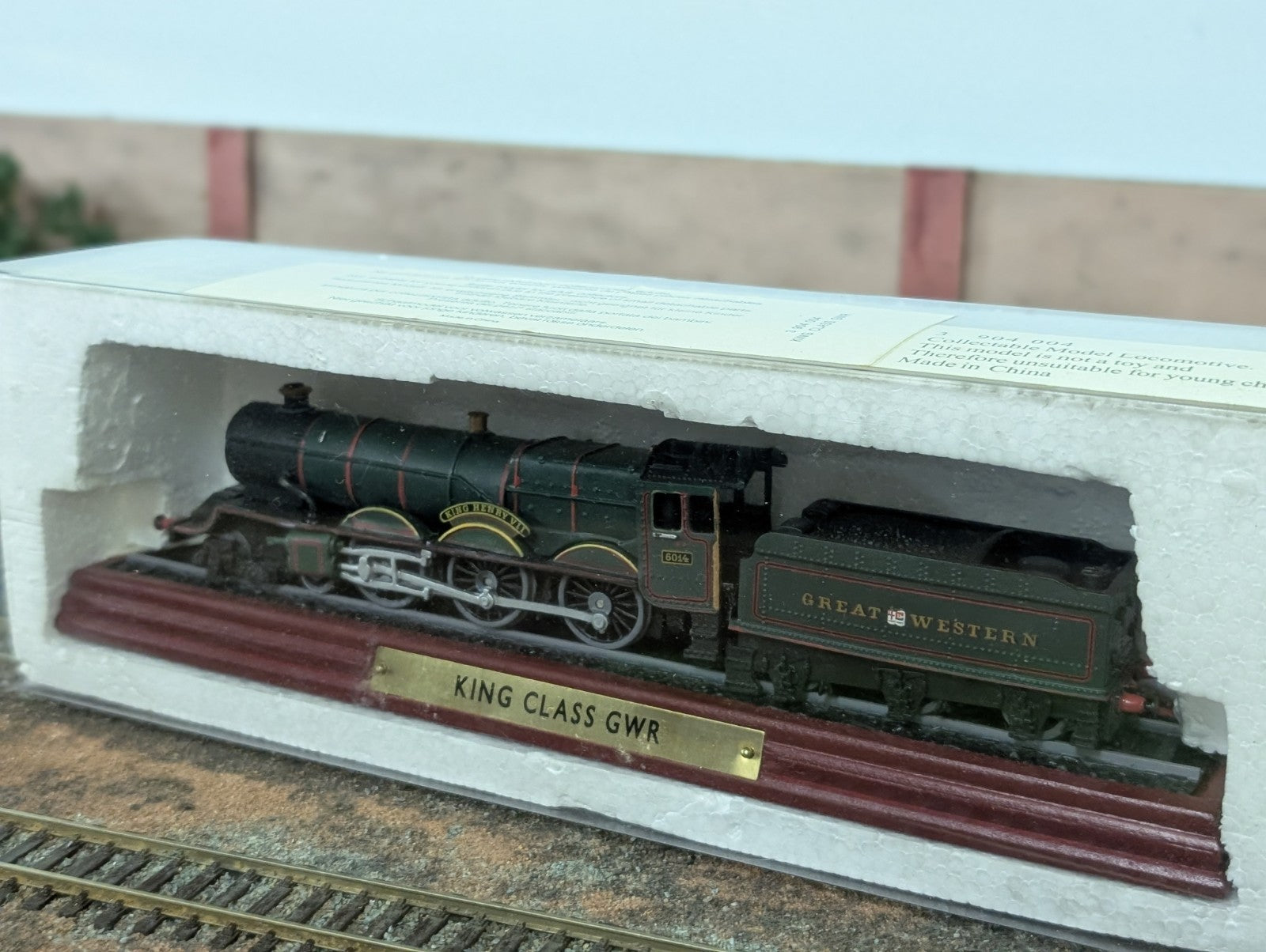 ATLAS EDITIONS King Class GWR Steam Locomotive Model on Stand 24cm Long