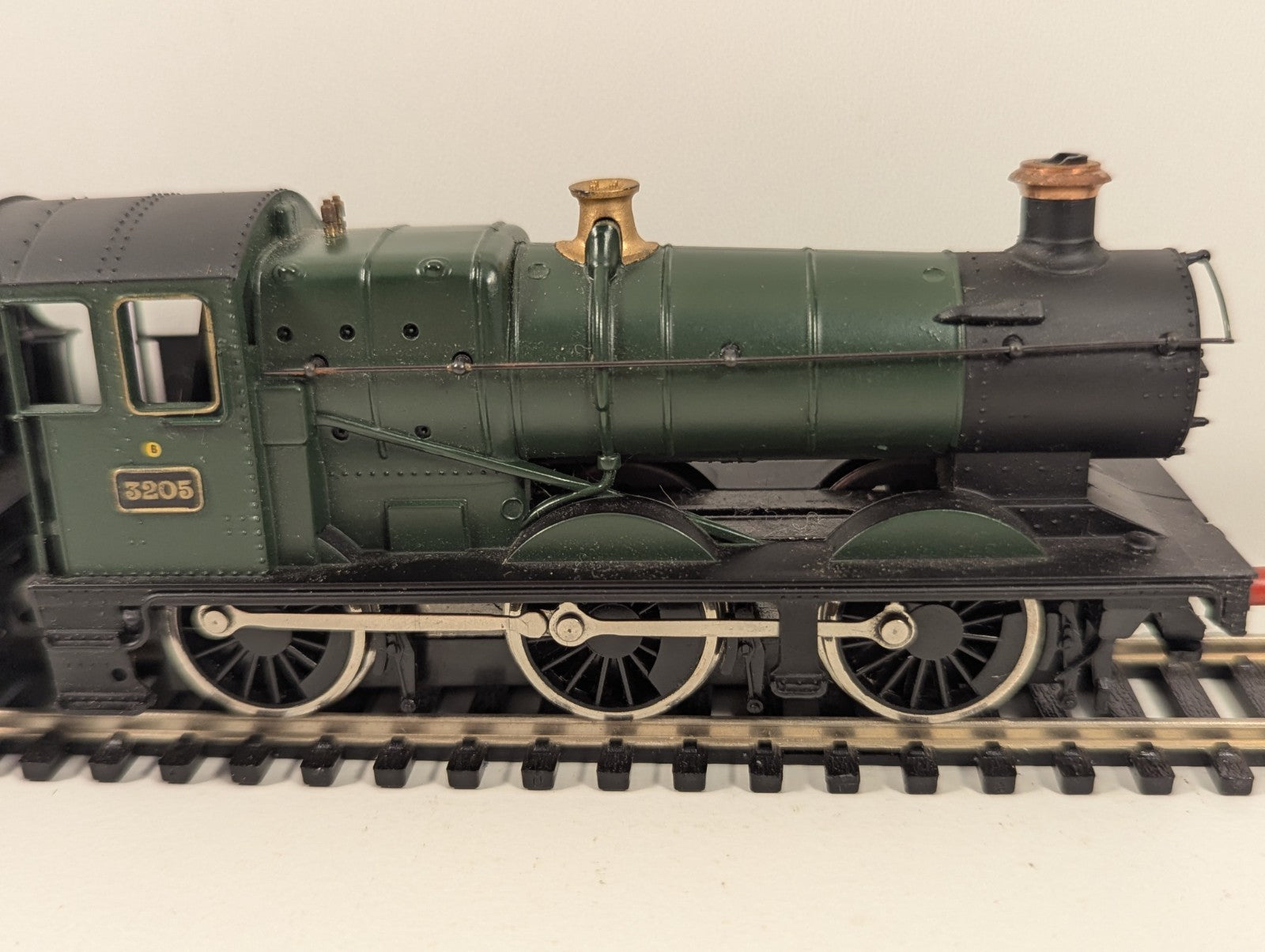Mainline OO Gauge Collett Goods 2251 0-6-0 Steam Loco – Buffer Damage