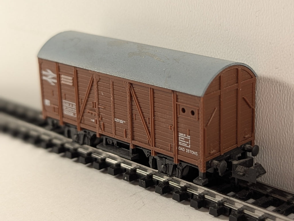 Minitrix N Gauge BR COV A B Goods Van 200424 BR Bauxite