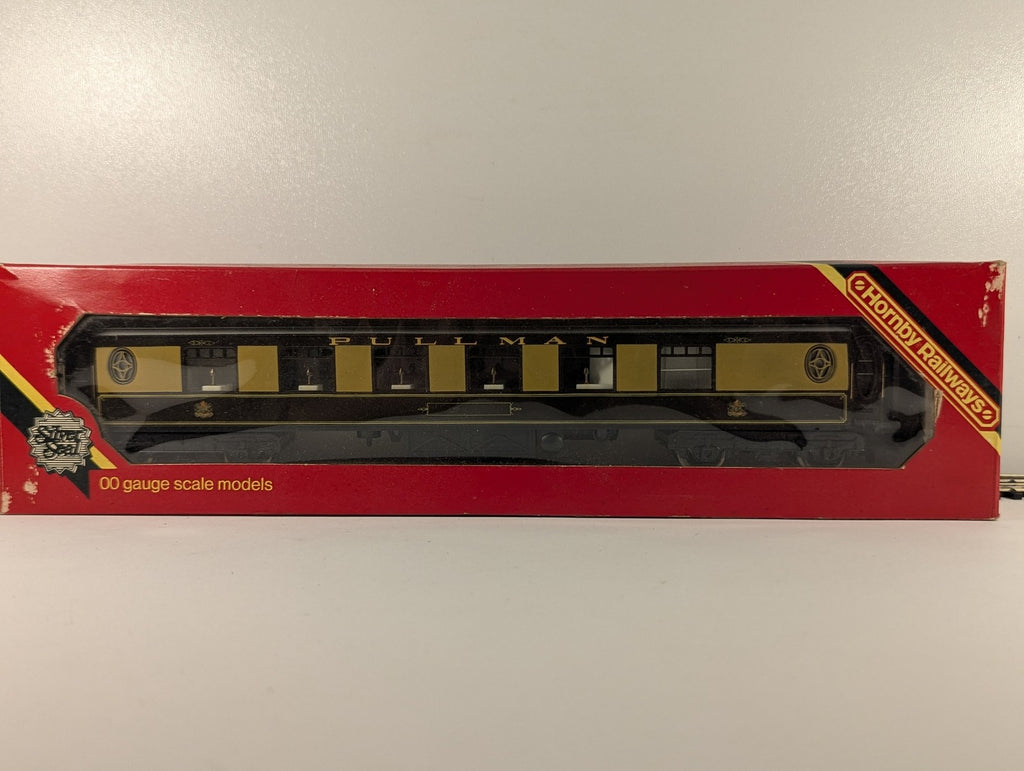 Hornby OO Gauge Lucille Pullman Car Passenger Coach Pullman Umber and Cream