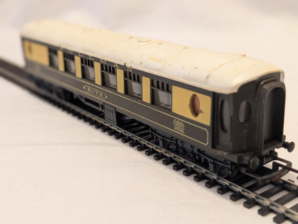 Tri-ang R228 OO Gauge Pullman Parlour Coach “Ruth”