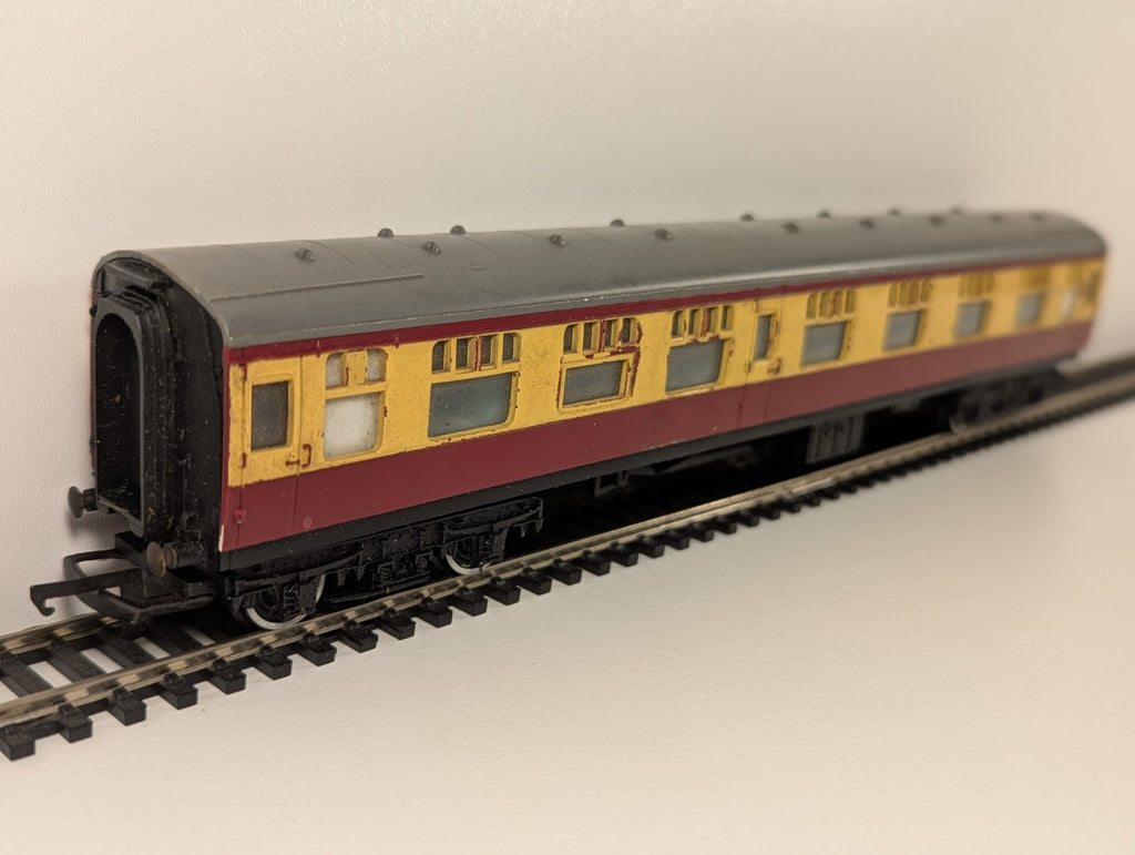 Tri-ang R730A BR Composite Coach No. 15865 – OO Gauge