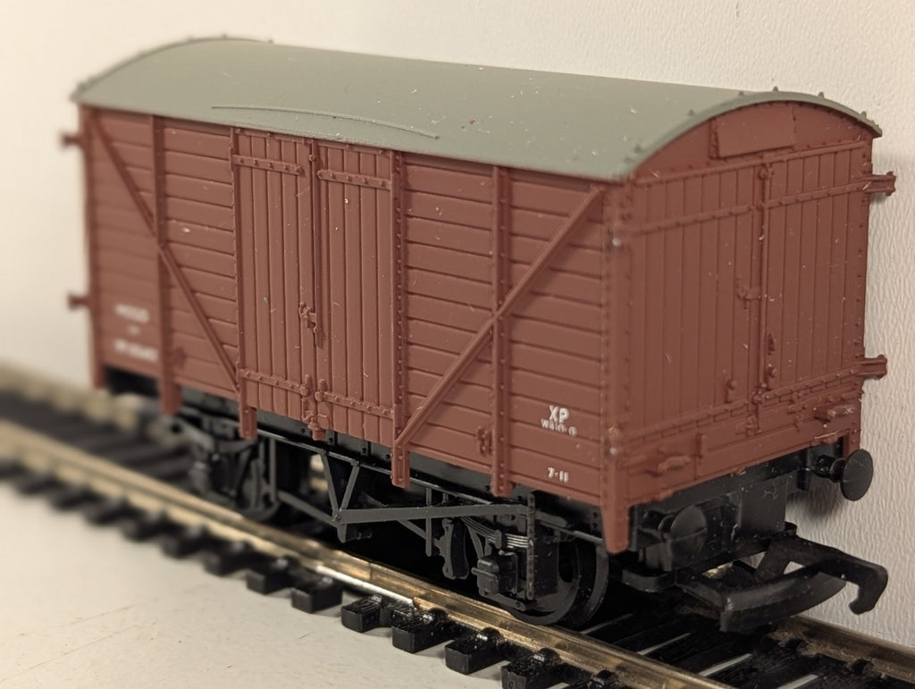 Mainline 37412 OO Gauge BR Bauxite 12T Mogo Van - Boxed