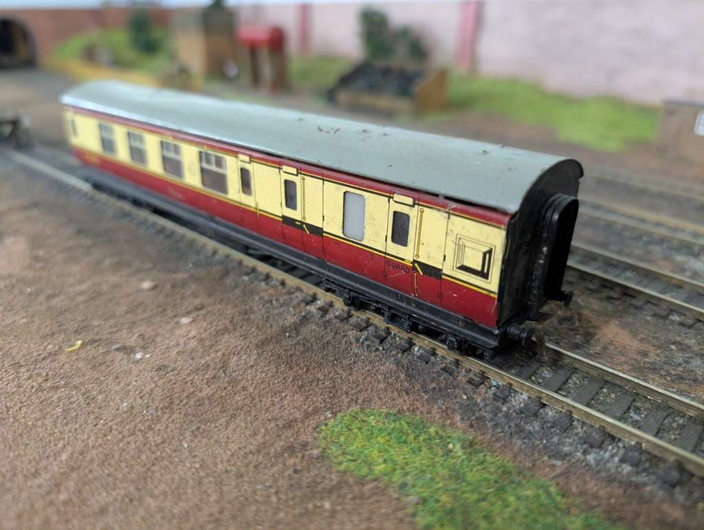 Hornby Dublo OO Gauge 32017 D12 Corridor Coach First/Third L.M.R M26133