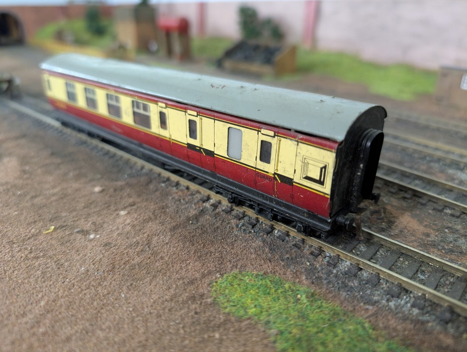 Hornby Dublo OO Gauge 32017 D12 Corridor Coach First/Third L.M.R M26133