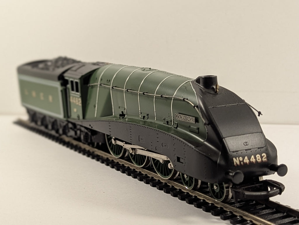 Hornby OO Gauge LNER Class A4 Golden Eagle Steam Locomotive 4482 LNER Green
