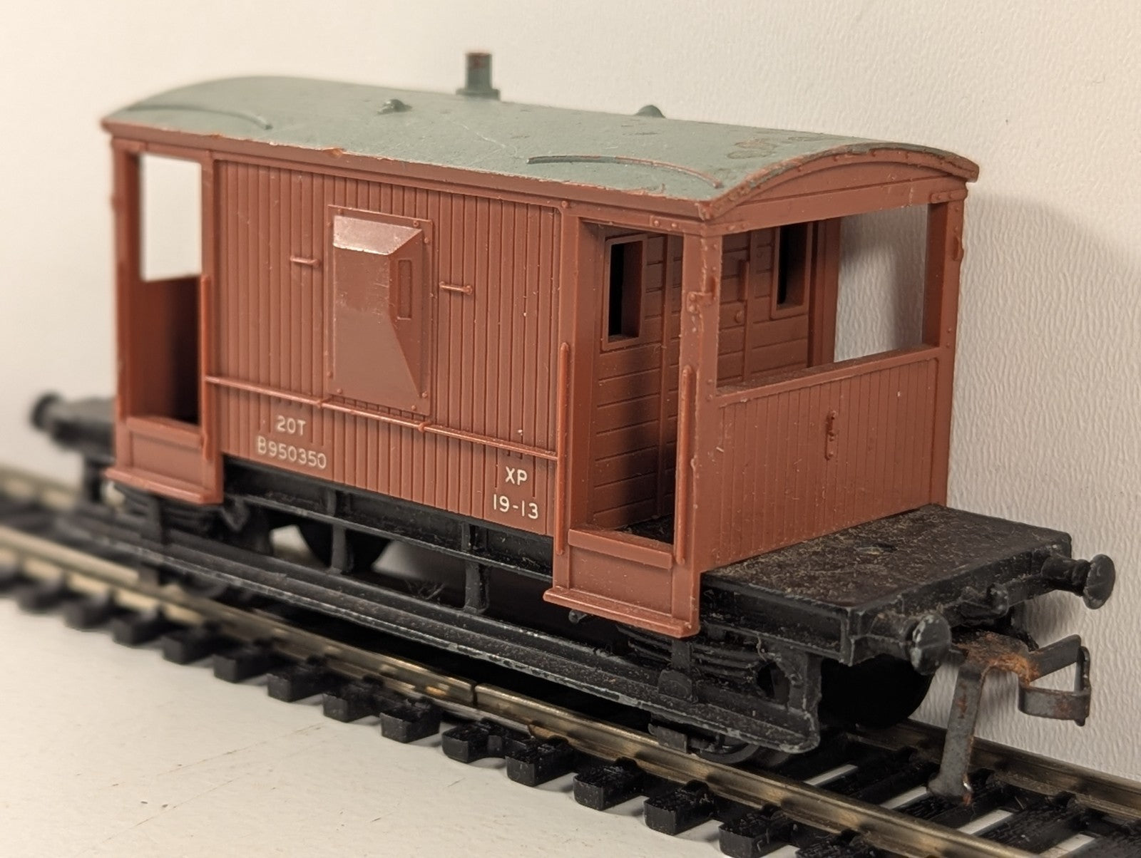 Hornby Dublo 4311 BR Brown 20 Ton Standard Goods Brake Van