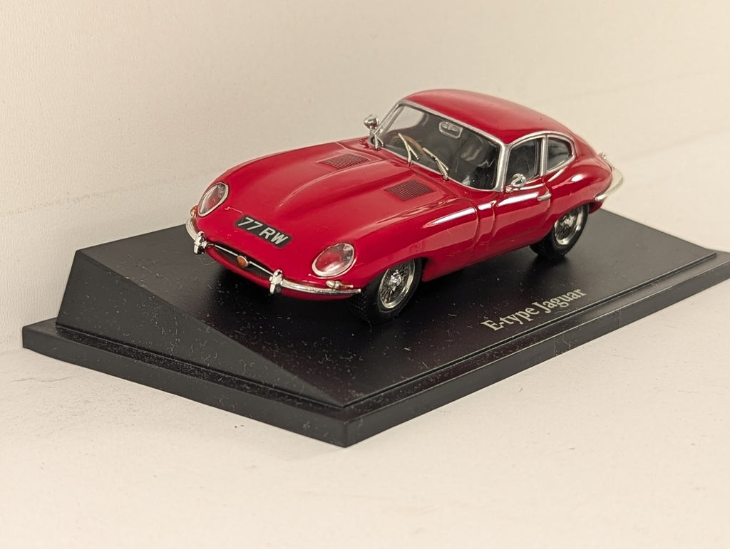 Amercom 1:43 Scale Jaguar E-Type Die-cast Model 77 RW Red