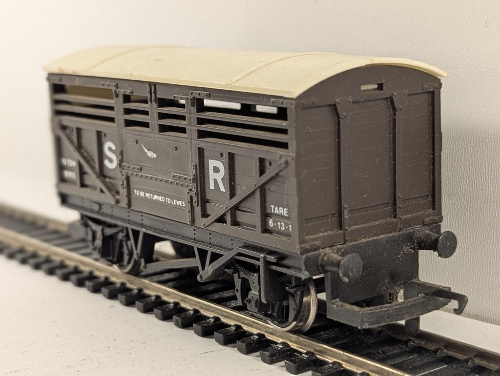 Hornby OO Gauge SR Cattle Truck Goods Wagon 51915 SR Brown R127