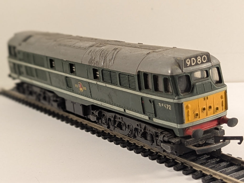 Tri-ang R357 OO Gauge Class 31 Diesel D5572 BR Green - Spares