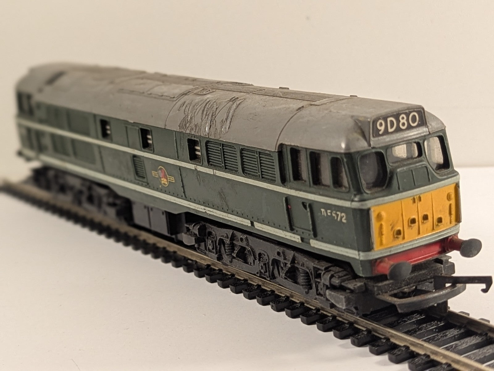 Tri-ang R357 OO Gauge Class 31 Diesel D5572 BR Green - Spares