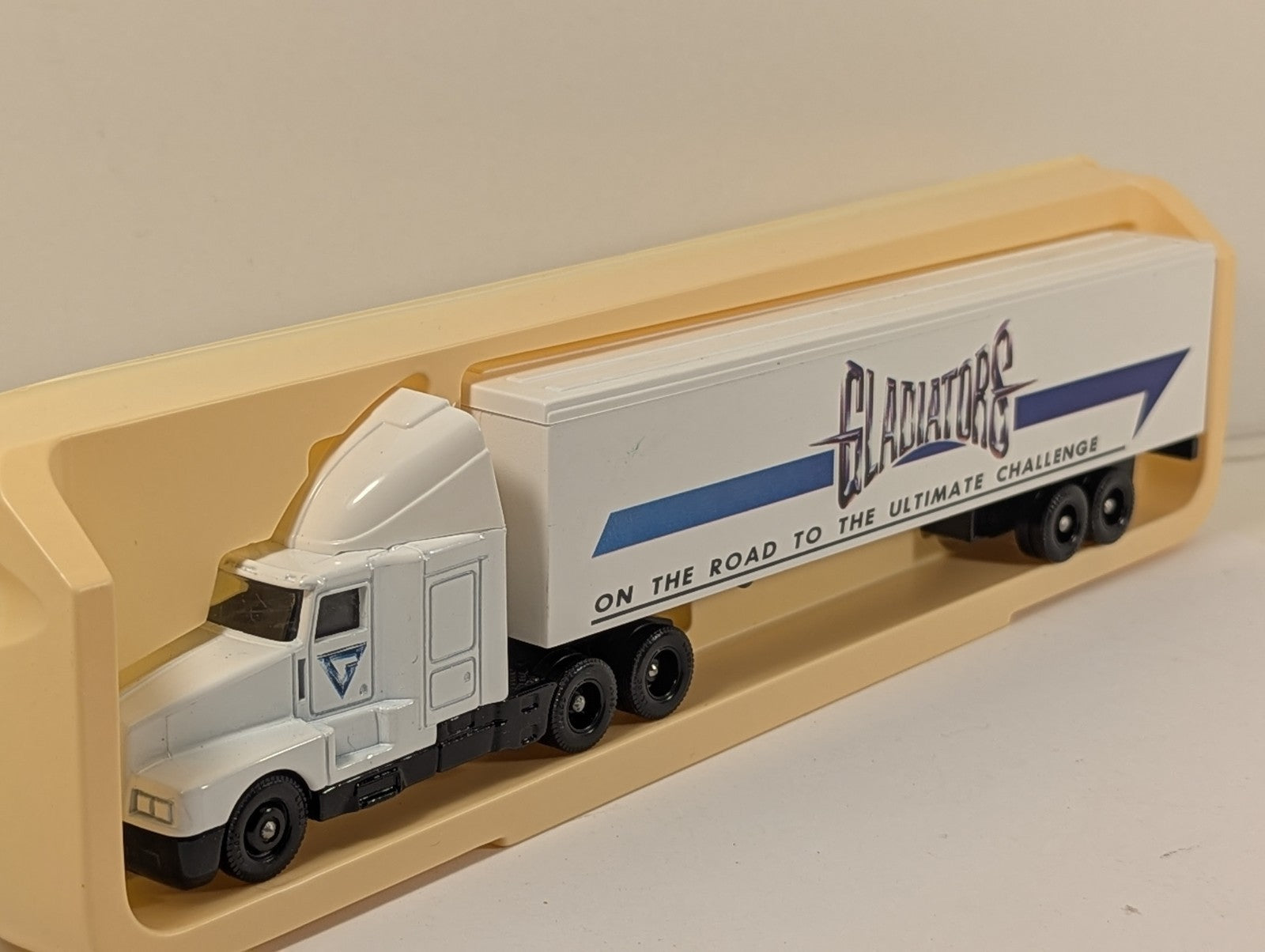 Lledo Promovers PM118 Kenworth T600A Gladiators Articulated Lorry