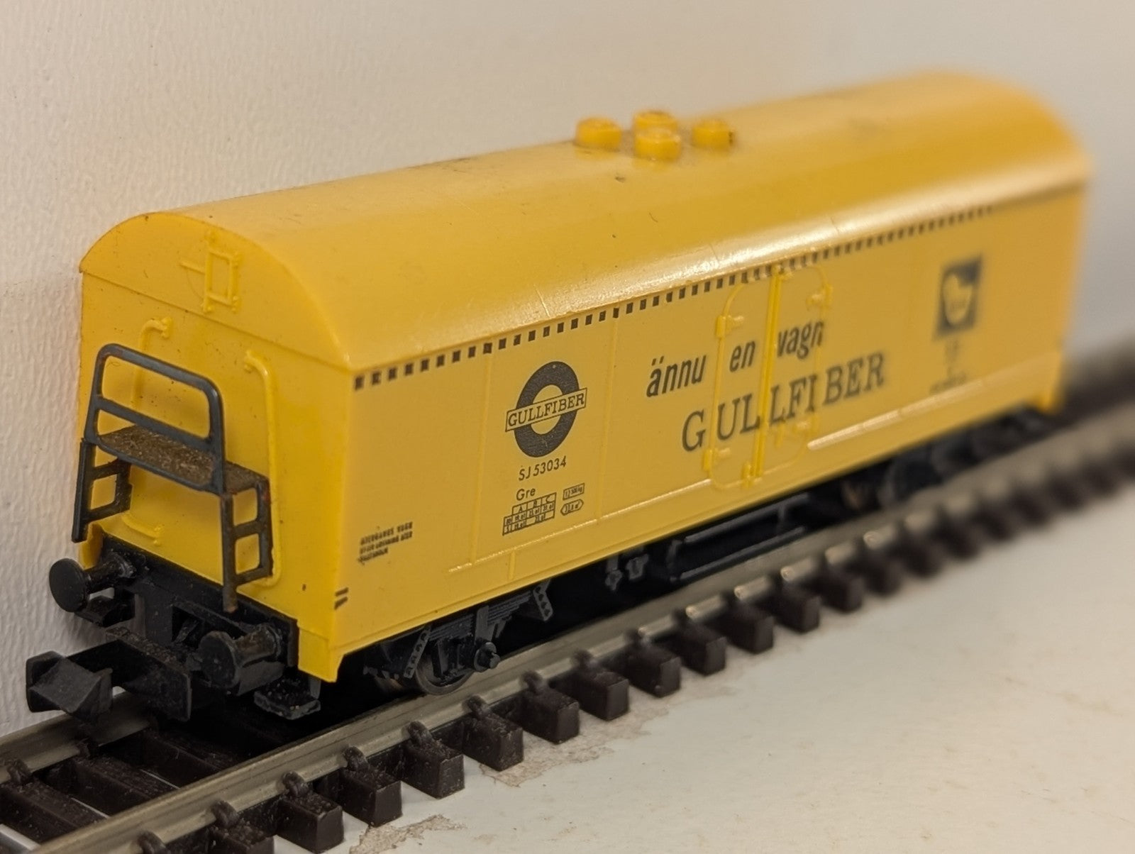 Fleischmann N Gauge Yellow Gullfiber Refrigerator Wagon