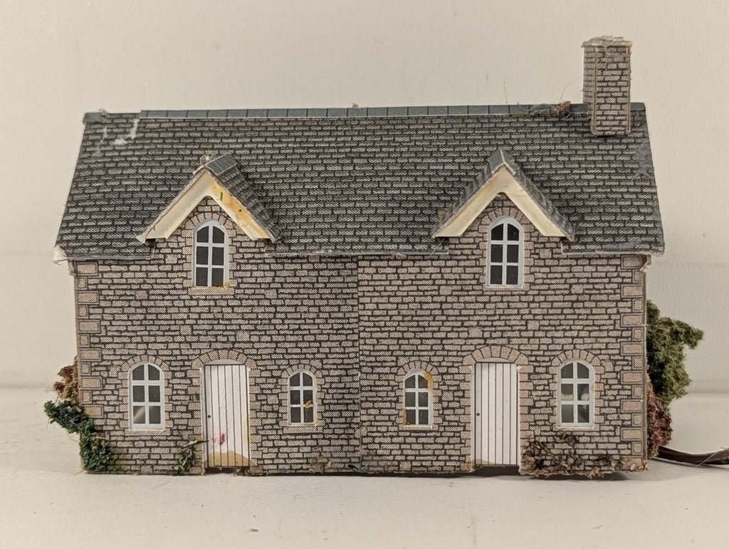 Superquick N Gauge Two Country Cottages Model Railway Building with lights