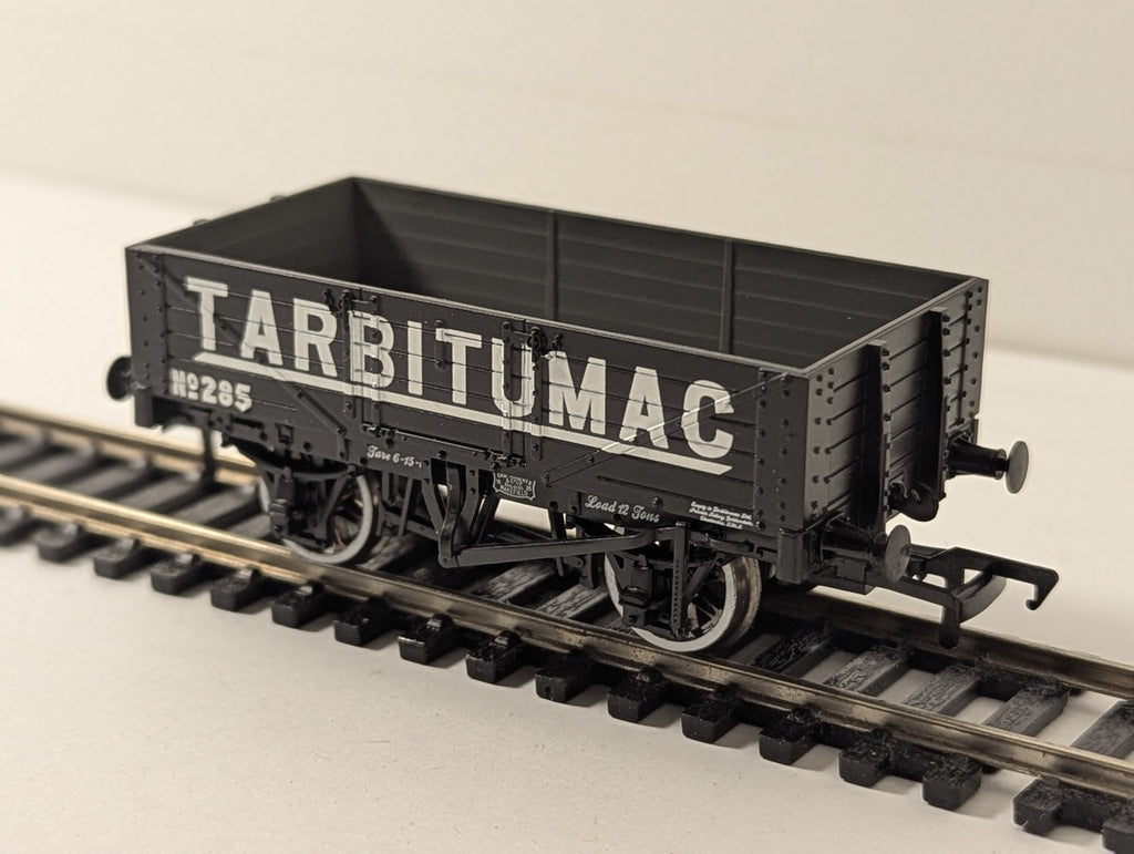 Bachmann OO Gauge 5 Plank Wagon Tarbitumac Goods Wagon 285 Tarbitumac Black