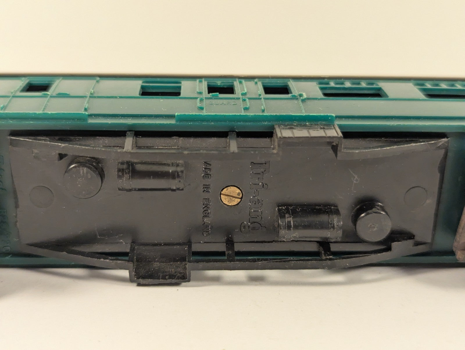 Tri-ang Hornby R622 OO Gauge BR Green Mk1 Corridor Composite Coach