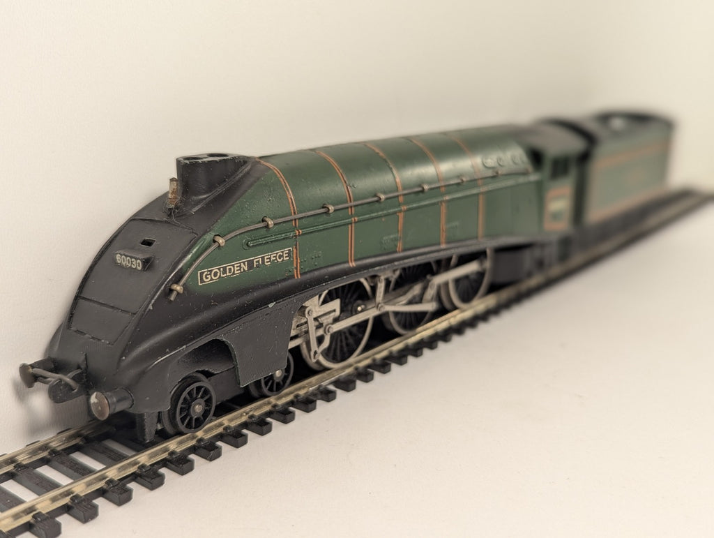 Hornby OO Gauge Class A4 'Golden Fleece' Steam Locomotive 60030 BR Green R313